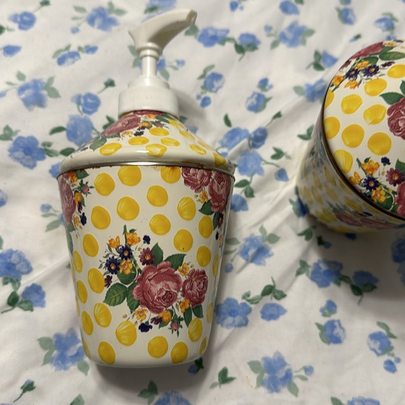 Retired, MacKenzie Childs Enamelware Buttercup Soap Dispensers set & soap dish - Picture 4 of 6